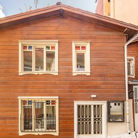 Historical Duplex With Patio In Beyoglu Holiday home *